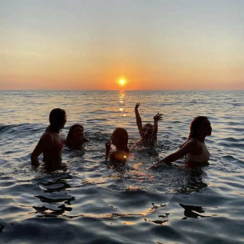 MissJones Group beach 9