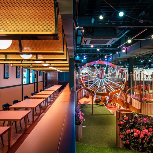 The bar next to the crazy golf course at Swingers