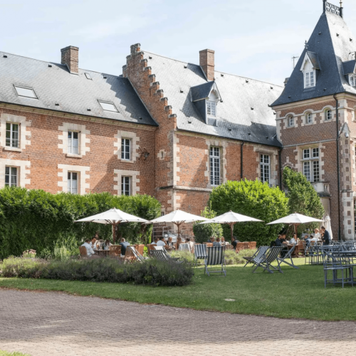 The entranceway to a Châteauform' estate, with seating outside