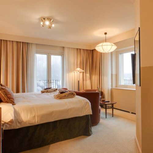 One of the double rooms at Hjortviken Country Club, with minimalistic decorations